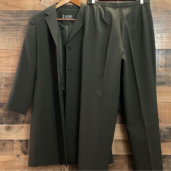 Larry Levine Classics Pant Suit Set With Long Blazer and Pleat Pants Size 10 - Picture 9 of 12